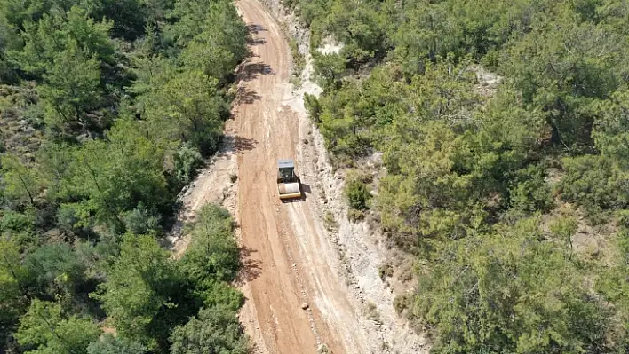 Seydikemer Belediyesi stabilize yol çalışmasına devam ediyor