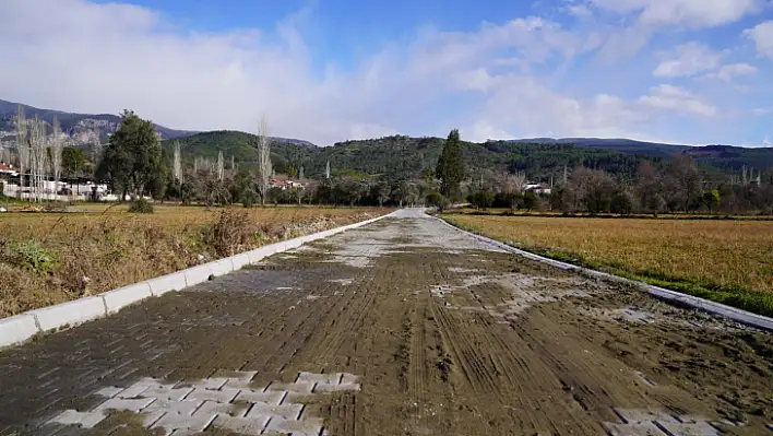 Seydikemer'de cadde ve sokaklar yenileniyor