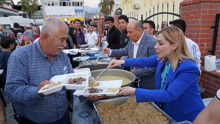 SEYDİKEMER'DE KADİR GECESİ İFTARINA YOĞUN KATILIM