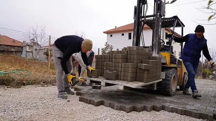 Seydikemer'de yol çalışmaları devam ediyor