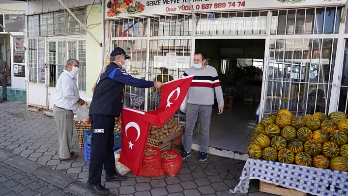 Seydikemer kırmızı beyaza büründü