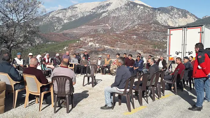 Seydikemerli Arıcılara Arı Keki ve Arı Yemi Bağışlandı