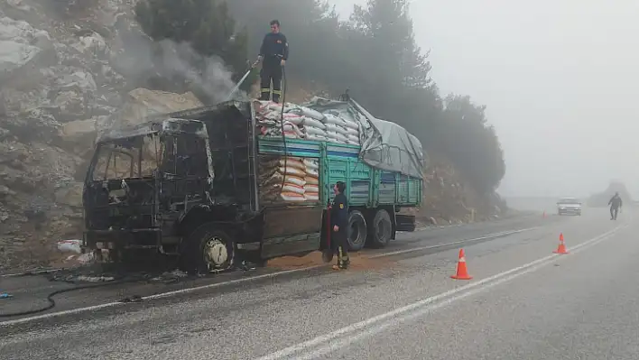 Seyir Halindeki Kamyon Alev Aldı