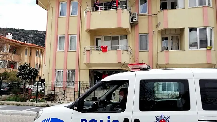 Sokağa Çıkamayan Şehit Babasının İhtiyacını Polis Karşıladı