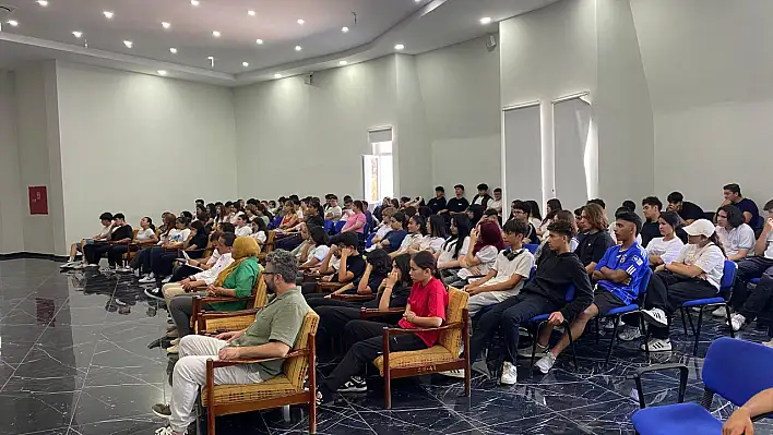 'Suç Haberlerinin Gençlerin Değer Algılarına Etkisi' Paneli Düzenlendi