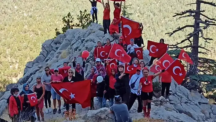 TABİAT KADINLARI'NDAN CUMHURİYET BAYRAMI YÜRÜYÜŞÜ