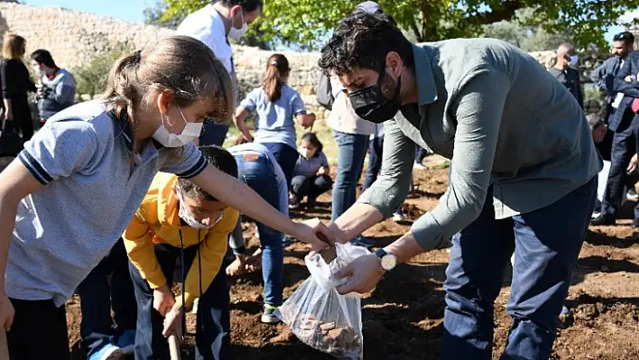 Tarih Hazinesi Beçin Kalesi'nde öğrenciler kazı yaptı