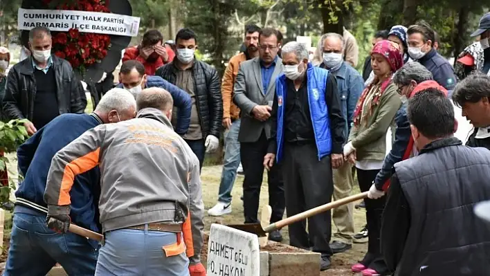 Tekne İle Çıktıkları Denizde Kaybolup Hayatlarını Kaybeden Arkadaşlar Toprağa Verildi