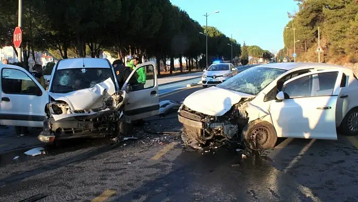 Ters Yönden Gelen Araç Kazaya Neden Oldu: 1 Ölü, 1 Yaralı