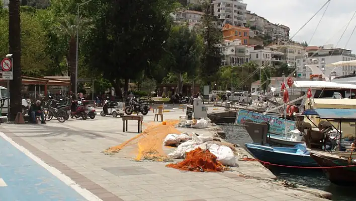 TOZLU HAVA YERİNİ GÜNEŞE BIRAKTI