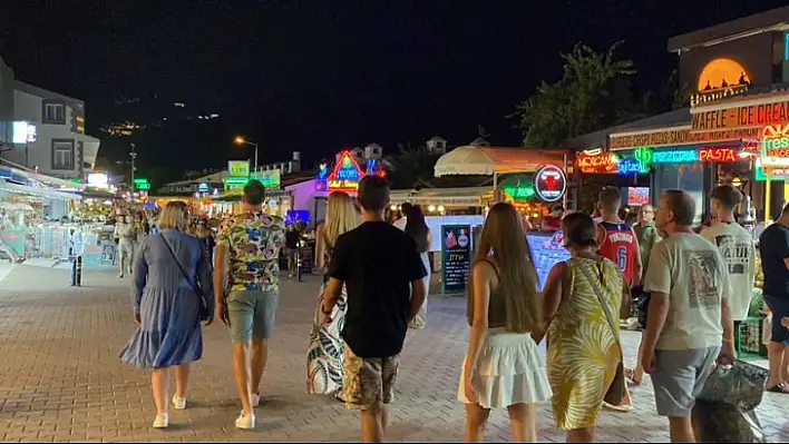 Turistlerin tercihi Ekim ayına rağmen Ölüdeniz
