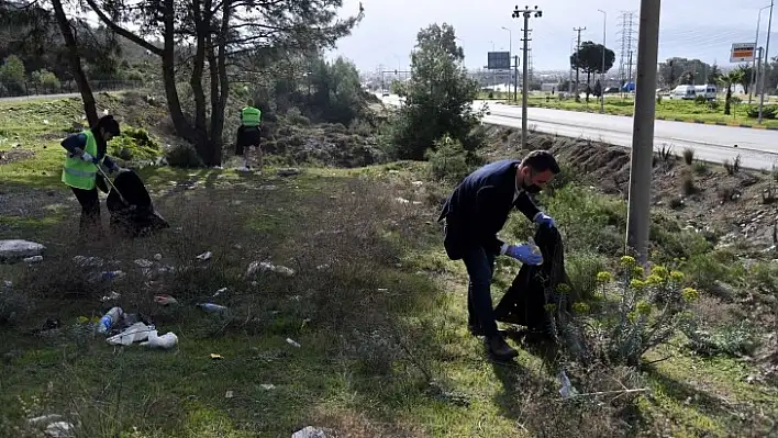 Üç ton çöp topladılar