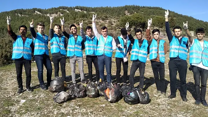 Ülkü Ocakları'ndan Temizlik Kampanyası