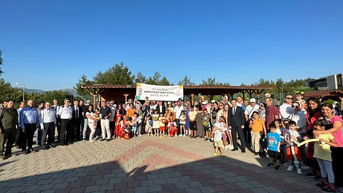 Vali Tavlı ve Eşi Ayşe Hanımefendi Koruyucu Ailelerle Bir Araya Geldi