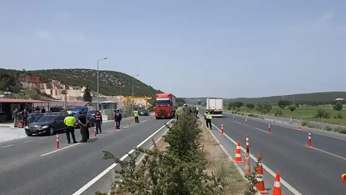 Vali Tavlı, yol kontrol uygulama noktalarında denetlemelerde bulundu