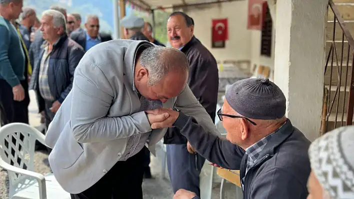 Vatandaşa Çaylar Vekil Adayı Demir'den