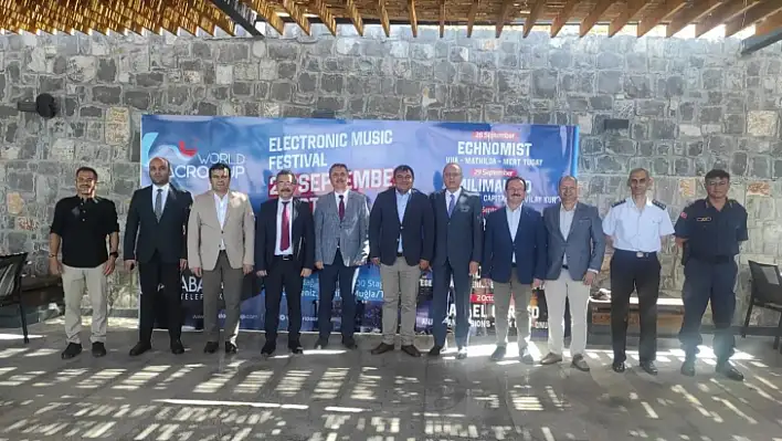 'WORLD ACRO CUP' ETKİNLİĞİ ÖLÜDENİZ'DE BAŞLADI