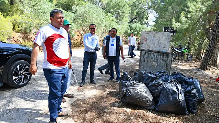 YARIMADA'DA TEMİZLİK ÇALIŞMASI YAPILDI