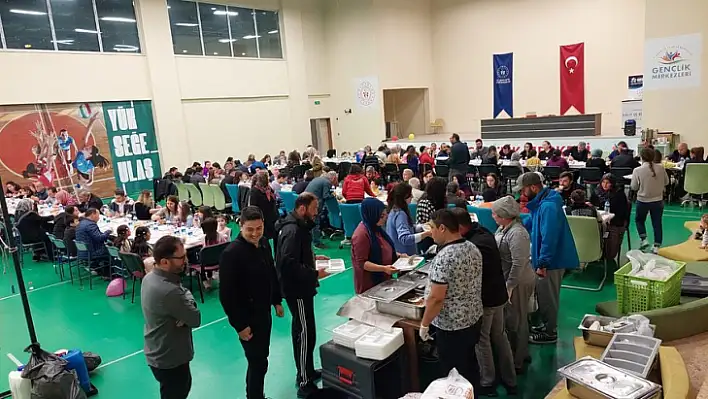 Yiğit, mesai arkadaşlarıyla iftarda bir araya geldi