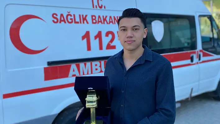 Yılın Öğrenci Altın Ambulans Ödülü Gökçe'ye takdim edildi