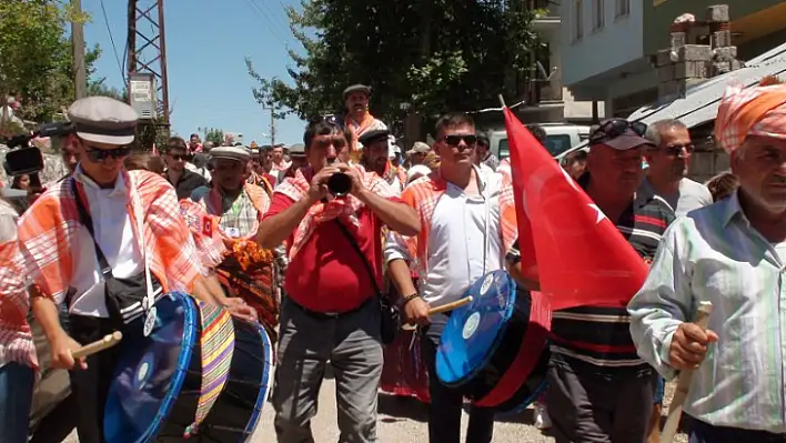 YÖRÜK ŞENLİĞİNE YOĞUN KATILIM