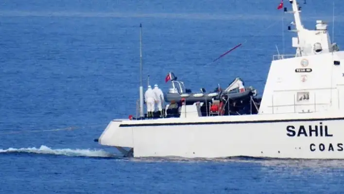 Yunan Askerleri Göçmenlerin Yakıtlarını Alıp, Deniz Ortasında Ölüme Terk Etti