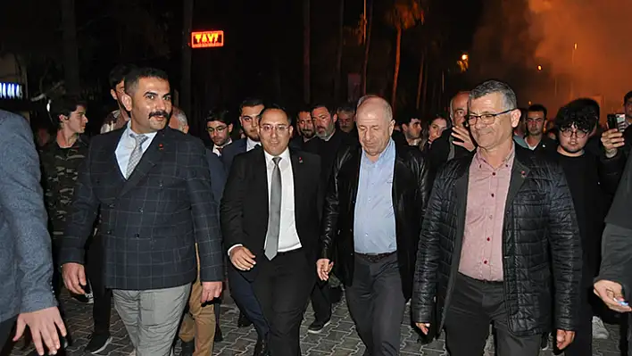 Zafer Partisi Genel Başkanı Özdağ Gençler İle Bir Araya Geldi