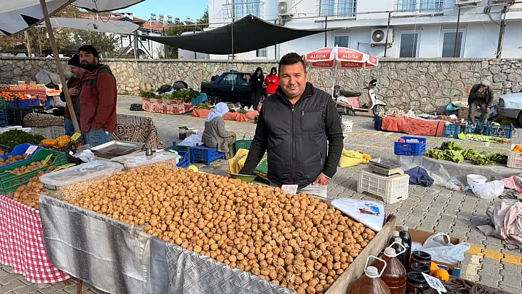 Fethiye Cuma Pazarı’nda ceviz satışı
