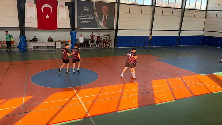 Futsal Turnuvasında 18 okul mücadele ediyor