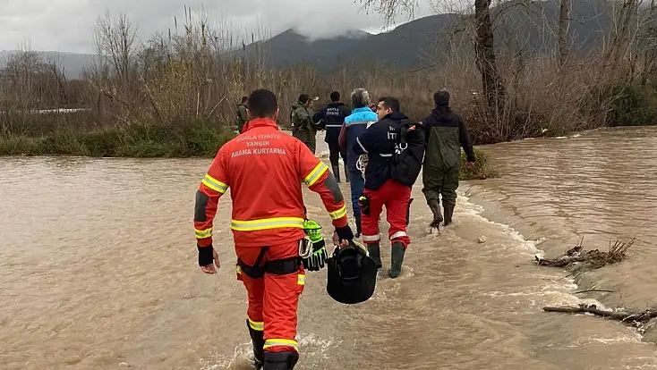 Seydikemer’de Mahsur Kalan Vatandaşlar İtfaiye Ekiplerince Kurtarıldı