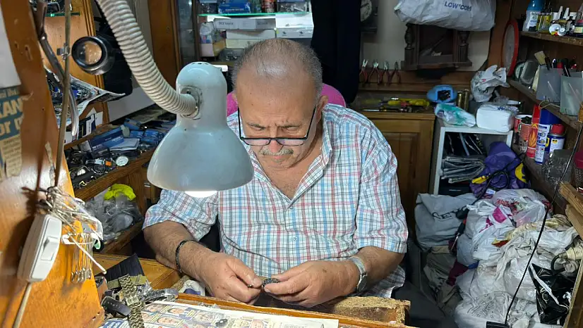 55 Yıldır Eski Saatleri Hayata Döndürüyor