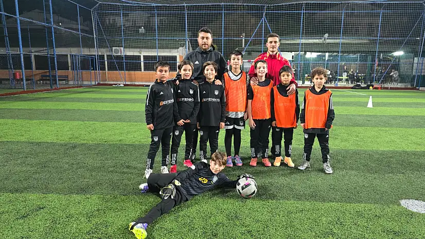 Atletik Futbol Akademi'de Küçük Yaş Gruplarına Futbol Eğitimi