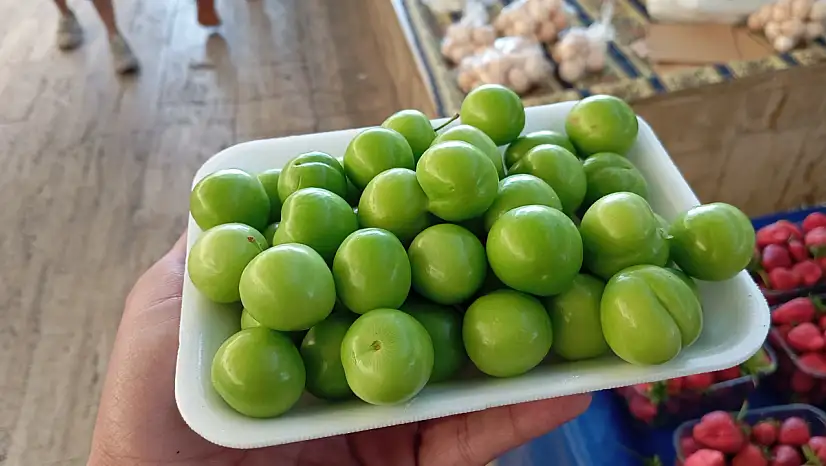 Fethiye Cuma Pazarı'nda Erik Fiyatı Dudak Uçuklattı