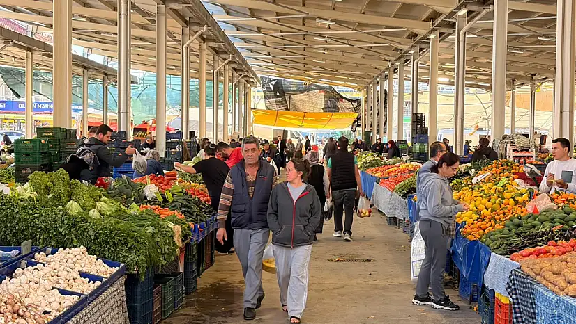 Fethiye'de Cumartesi pazarı esnafı dertli