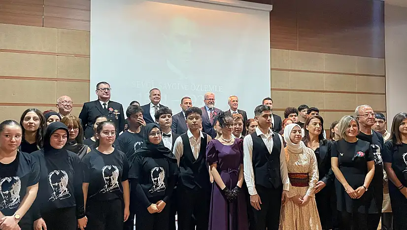 Fethiye'de öğrencilerden Atatürk'e saygı ve özlem dolu anma