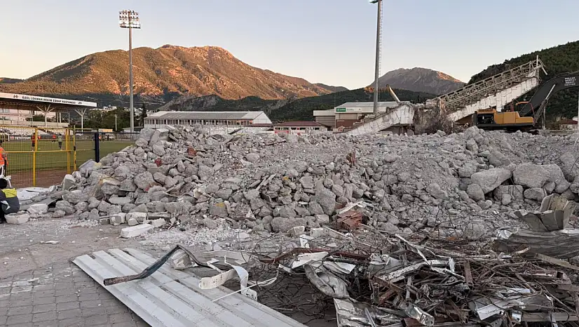 Fethiyespor'un Betonarme Tribünü Yıkıldı