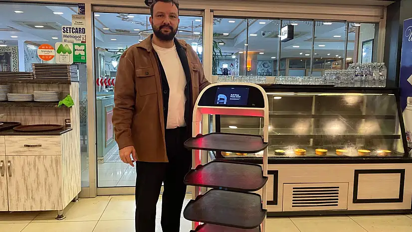 Restoranda Servis Robotu Kullanılıyor