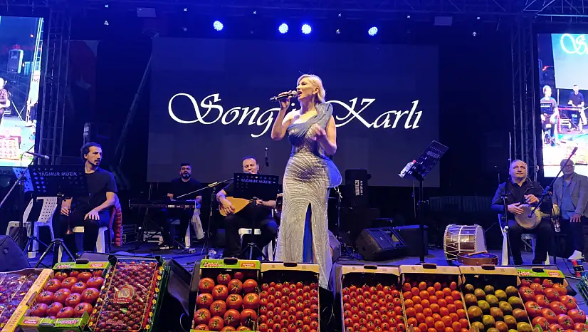 Seydikemer'de Festival Coşkusu: Songül Karlı Seyircileri Büyüledi