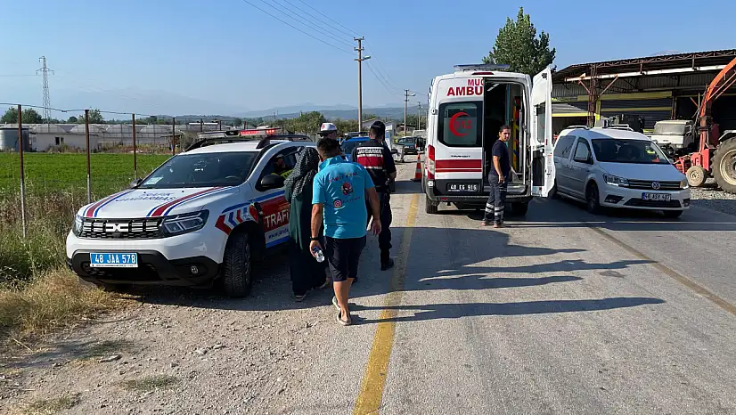 Seydikemer'de Hatalı Sollama Kazaya Sebep Oldu: 3 Yaralı
