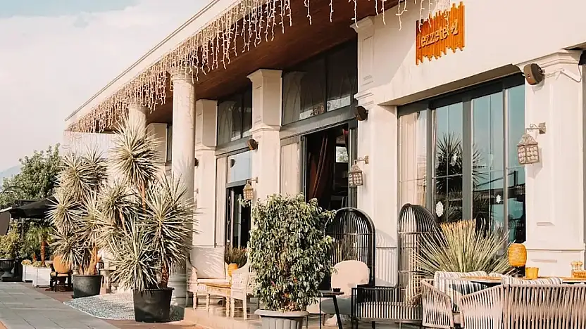 Barbunn Cafe, Yenilenen Yüzü ve Etkinlikleriyle Fethiye'de Yaz Coşkusunu Artırıyor