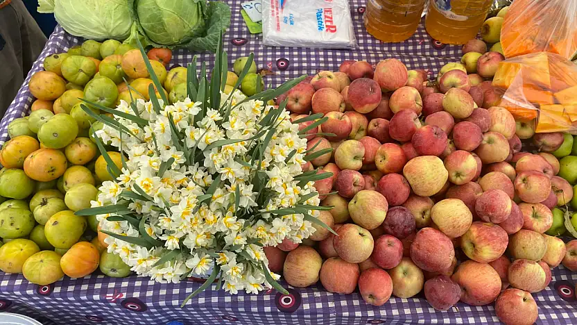 Fethiye Cuma Pazarı'nda üreticiler ürünlerini vatandaşla buluşturdu