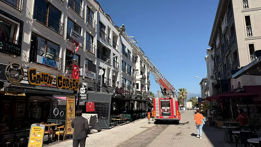 Fethiye'de baca yangını korkuttu: İtfaiye ekipleri alevleri büyümeden söndürdü