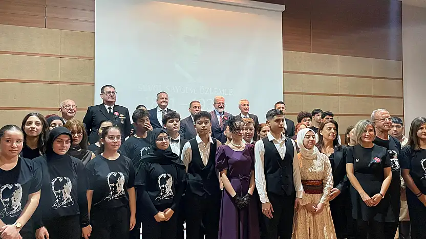 Fethiye'de öğrencilerden Atatürk'e saygı ve özlem dolu anma