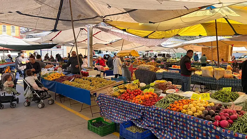 Fethiye Perşembe Pazarı'nda fiyatlar: Karnabahar 80, muz 75 lira