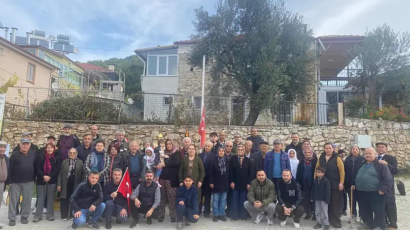 Kızılbel'de Atatürk İçin Köy Meydanında Anma Töreni