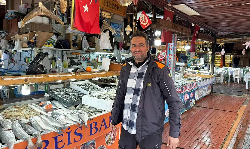 Fethiye Balık Pazarı'nda Küçük Balık Hareketliliği