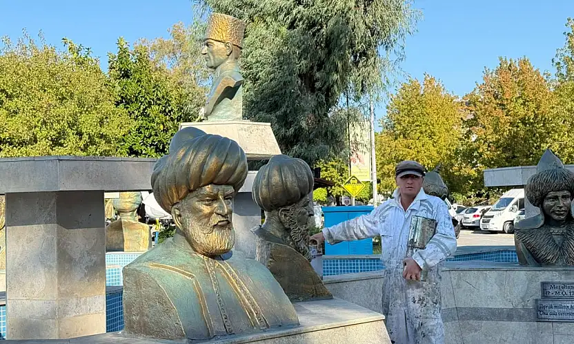 Fethiye Belediyesi Türk Büyükleri Büstleri'ni yeniledi