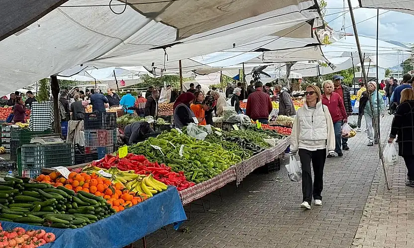 Fethiye Çalış Pazarında Sebze ve Meyve Fiyatları Dengede: 'Yeşillikler Dip Seviyede'