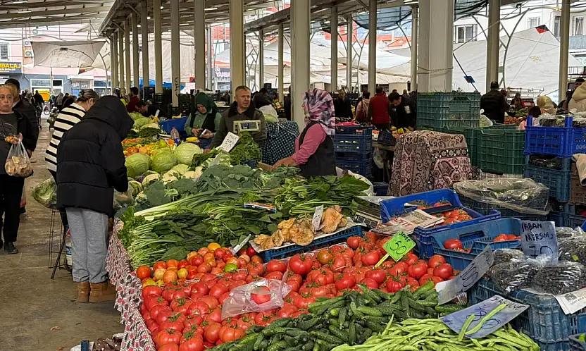 Fethiye Cumartesi Pazarı'nda taze sebze ve meyve fiyatları