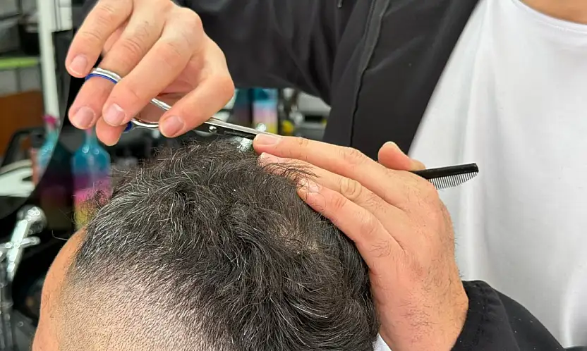 Fethiye'de 20 yıllık berber Özkan Tugay: 'Çırak bulamaz hale geldik'